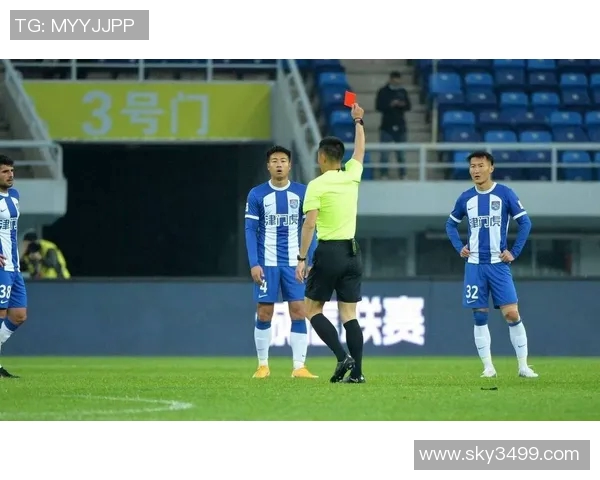 黄强独家揭秘足球技巧与战术分析分享，助你提升球场表现与观赛乐趣